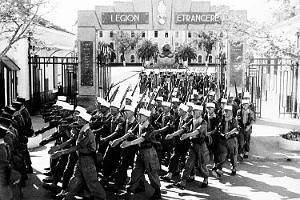 SIDI-BEL-ABBES - CASERNE ET MONUMENT DE LA LEGION ETRANGERE